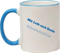 Keramiktasse "Franzi" mit farbigen Henkel und Zunftzeichen und Spruch Zahntechniker